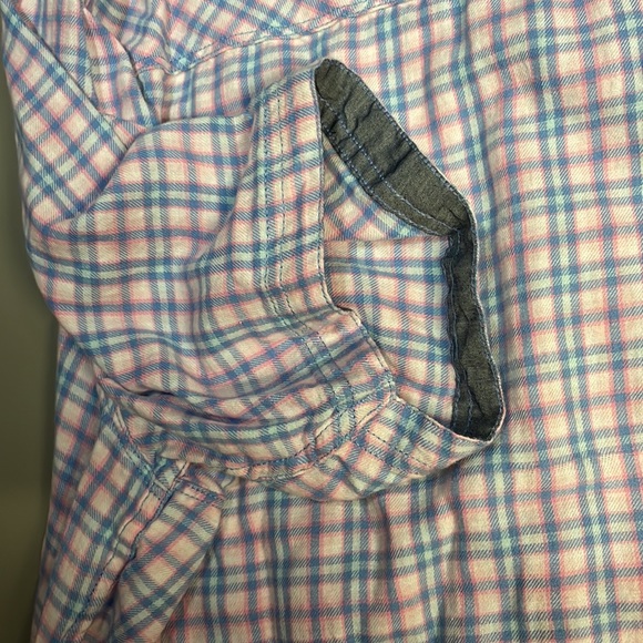 Pd&C button down XL tshirt - Picture 4 of 4